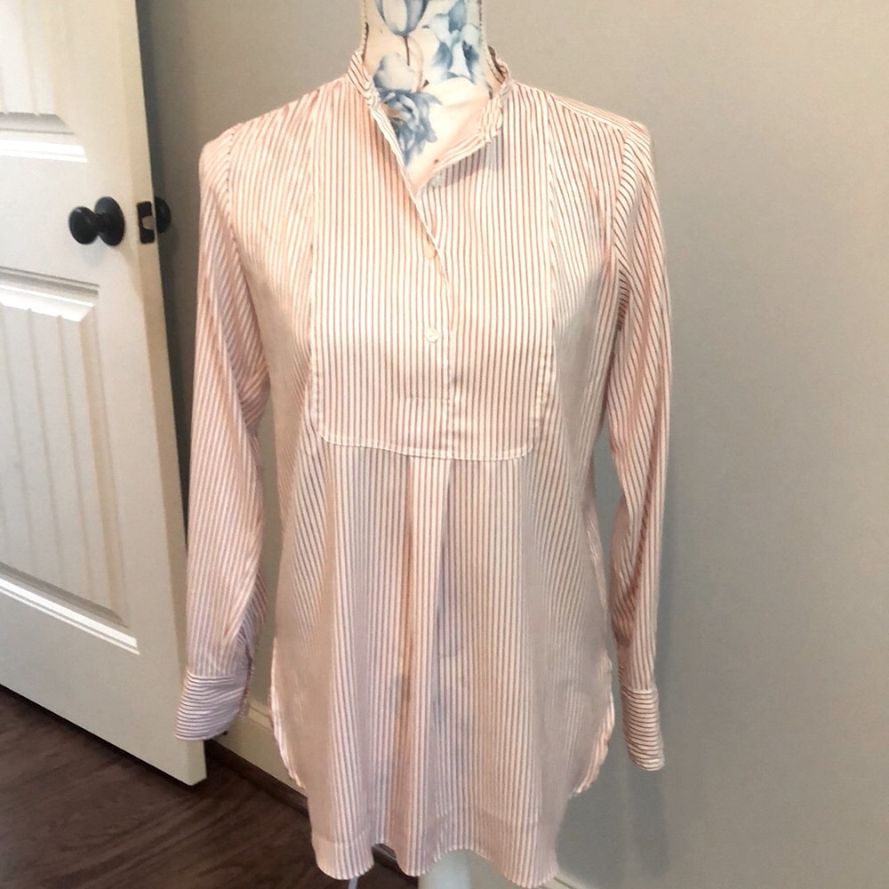 Ann Taylor blouse that is XSP but runs big, fits like a regular small